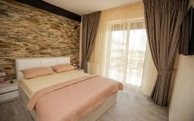 Golden Apartment 2