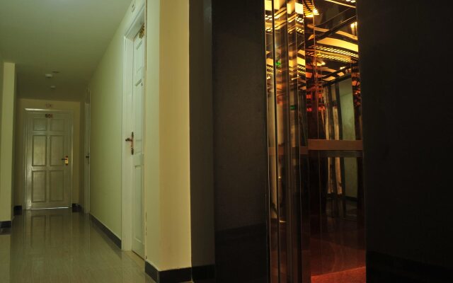 Lee Park Hotel