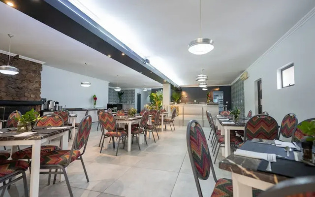 ANEW Hotel & Convention Centre OR Tambo