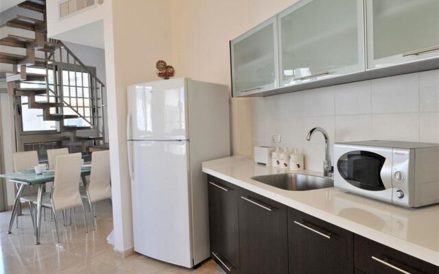 Geula Suites Hotel