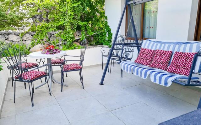 Flat With Garden 5 min to Kyrenia Castle