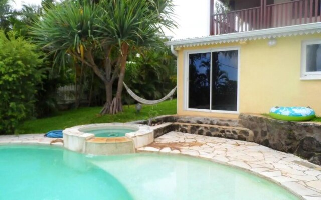 Studio in Étang Salé, With Wonderful sea View, Private Pool, Enclosed Garden