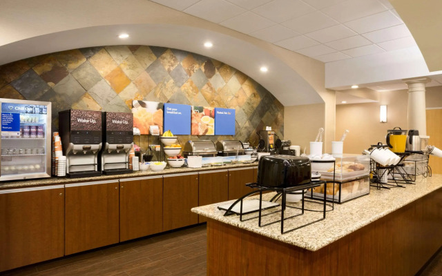 Comfort Inn & Suites Presidential