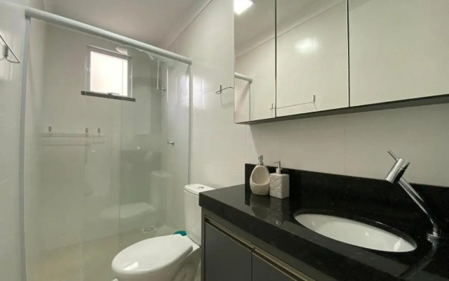 Lindo e Novíssimo Apartamento na Praia de Bombas.