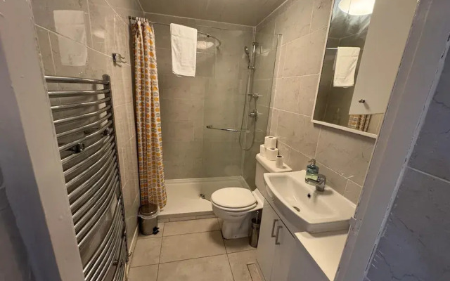3BR House with Free WiFi All Over UK