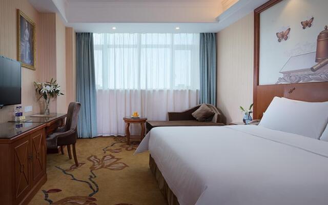 Vienna Hotel Zhejiang Taizhou Luqiao Passenger Center