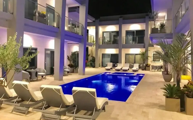 Waykiri Lux Condo 2 Balconies Near Marriott Ritz