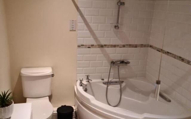 Fields Home a Stunning 3 Bedroom-Sleeps 5