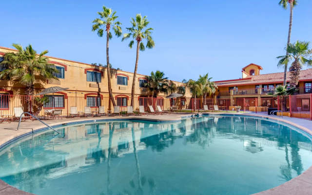 Quality Inn & Suites Goodyear - Phoenix West