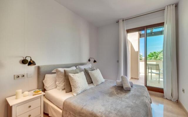 300 SQM Penthouse · Private Swimming pool · BBQ · WiFi