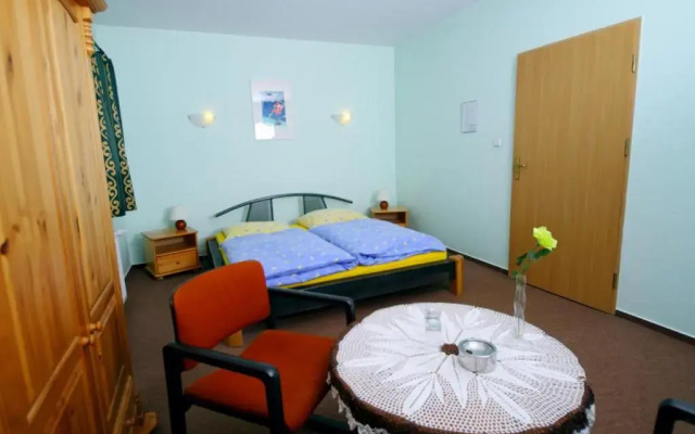 Restaurant & Hostel "Broadway"