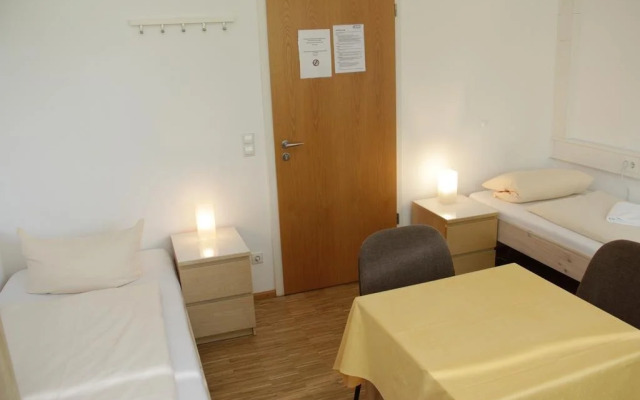 Carl Hostel München