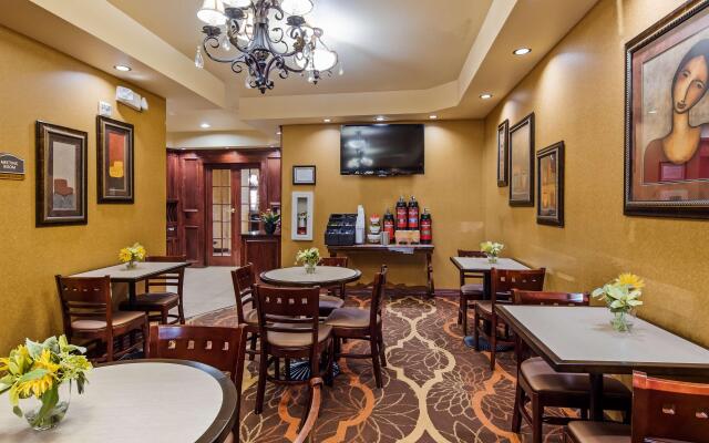 Best Western Plus Crown Colony Inn & Suites