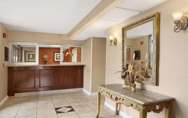 Travelodge Inn & Suites by Wyndham Gardena CA