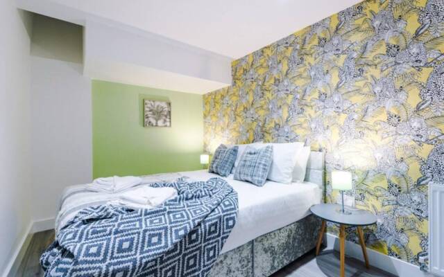 Old Trafford Two-bedroom Stay by Belvilla