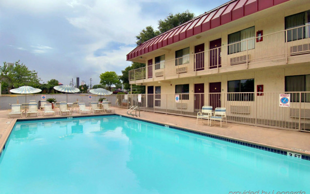 Travelodge by Wyndham San Antonio Lackland AFB North