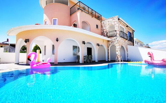 Stunning Villa With Private Pool in Antalya