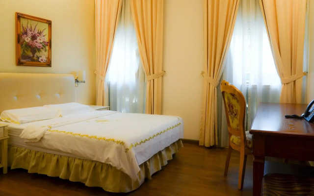Jayleen 1918 Hotel