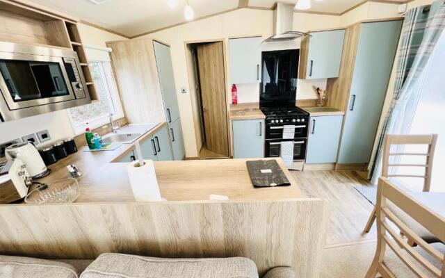 Luxury 2 Bedroom Caravan MC35, Shanklin, Isle of Wight
