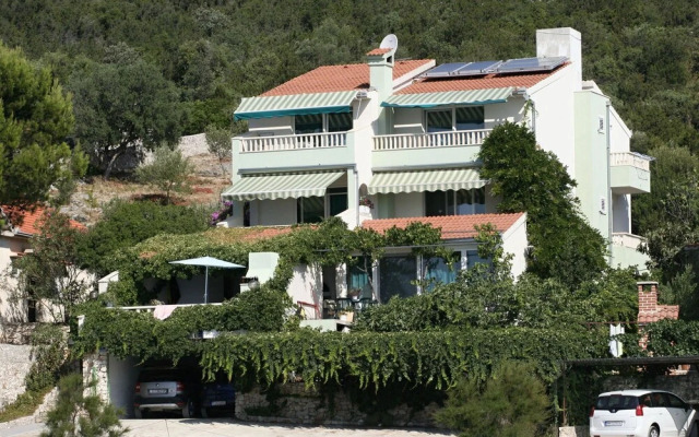 Tonka - 10 m From Beach - A3