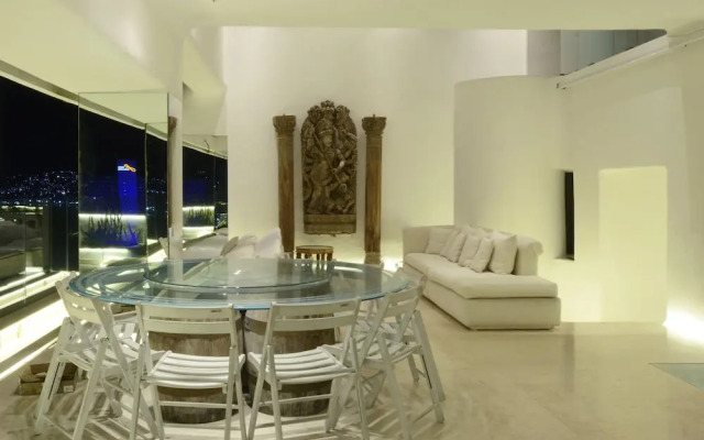 Luxurious Oceanfront Penthouse with Private Pool