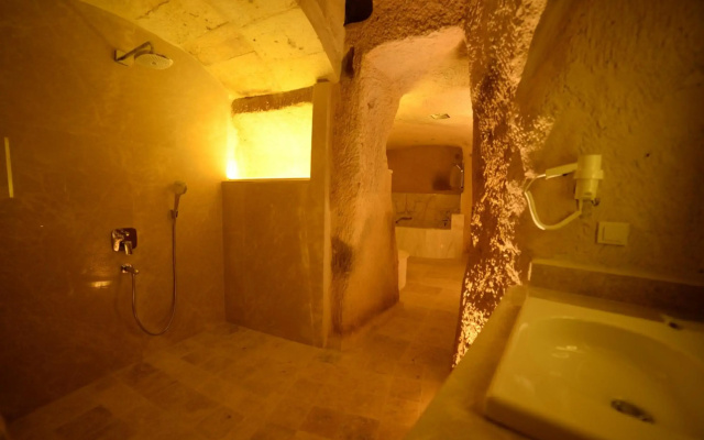 Crassus Cave Hotel