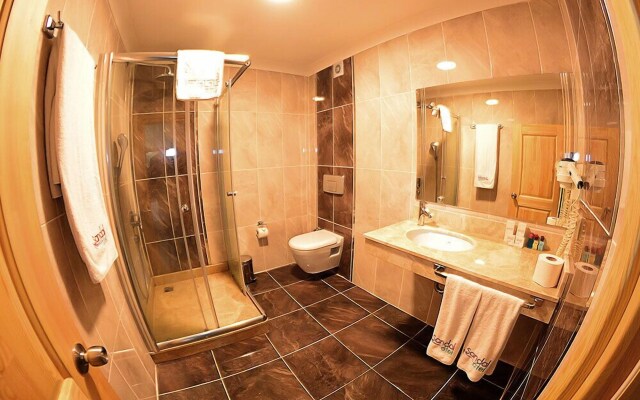 Green Palace Suite Hotel