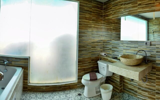 77 Patong Hotel & Spa