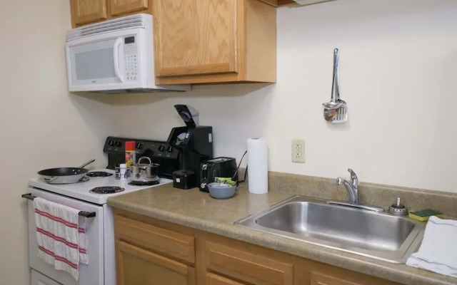 2 Bedroom Downtown Apt Walkable Safe Clean