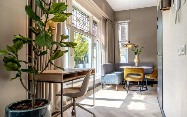 Beautiful Apartment, View of Delft Canal