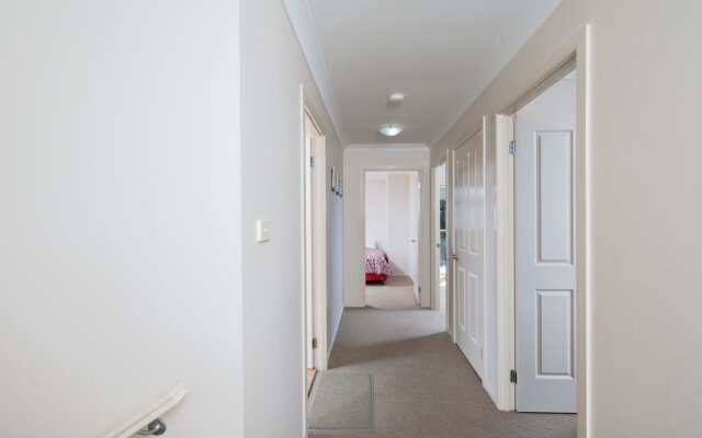 Lagoons Estate, 6 Dowling Street