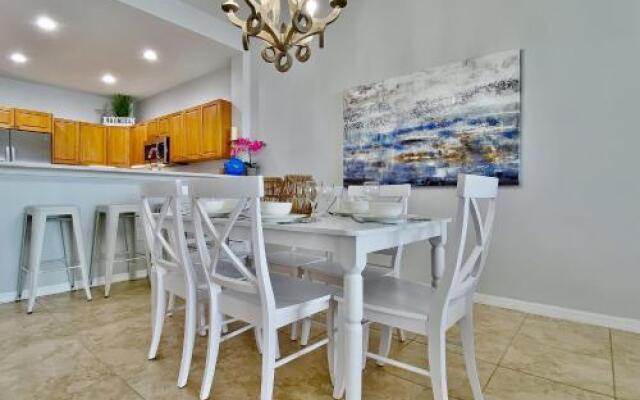 207 Harborview Grande