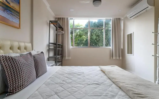 Refuge in Copacabana For 4 People Nsc401