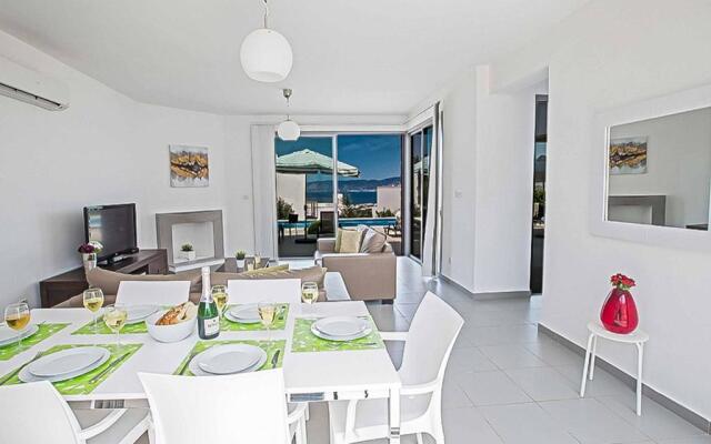 Villa Latchi Thea