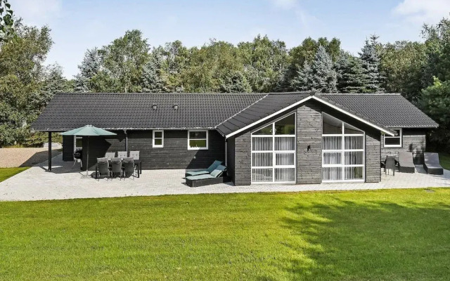 8 Person Holiday Home in Oksbol