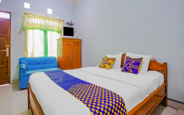 SPOT ON 90100 Hotel Kediri Bandungan – Guest Rooms – Bandungan