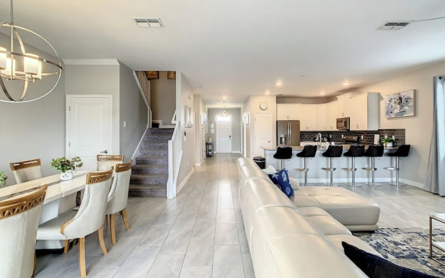 Family Villa Themed Rooms Near Disney