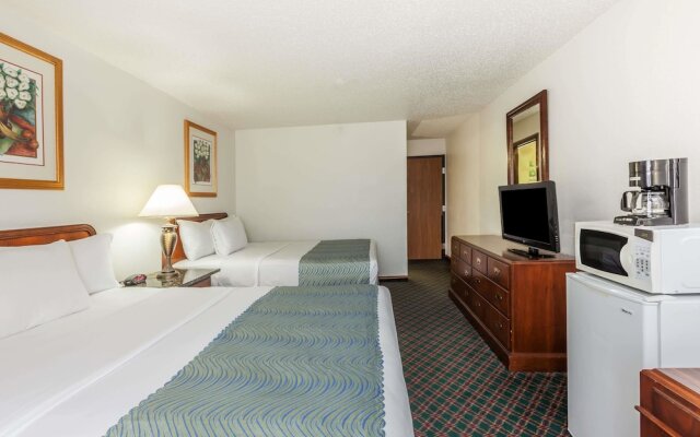 Super 8 Irving DFW Airport/South