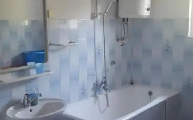 Nina - Free Private Parking - A3