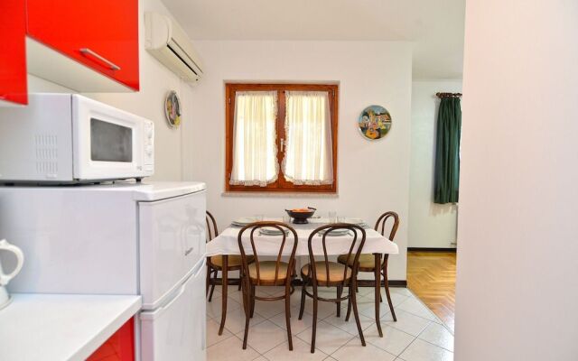Apartment 739