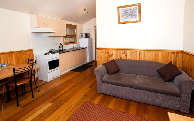 Snug Beach Cabin And Caravan Park