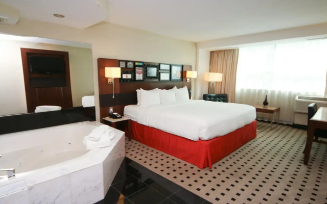 Delta Hotels by Marriott Milwaukee Northwest