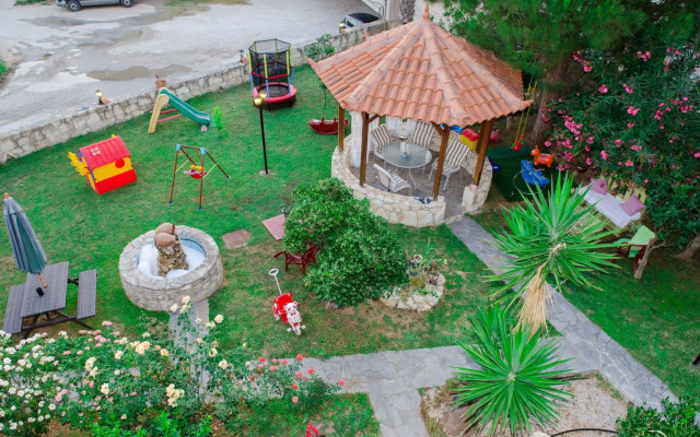 Yannis Pothoulakis Apartments