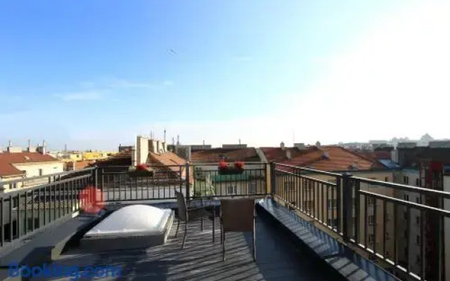 Christiano Apartments
