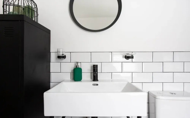 Luxurious 4-bedroom Home on Trendy Ormeau, Belfast