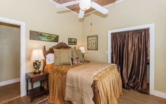 Fischer 3 Bedroom Farmhouse by RedAwning