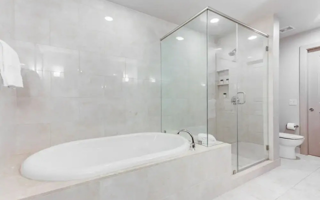 Domio Downtown Elegant 1BR Infinity Pool