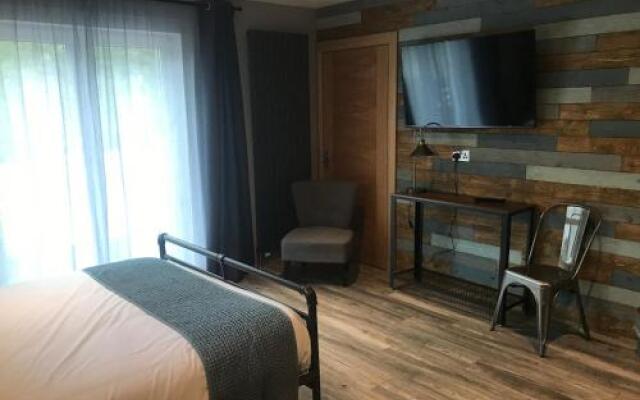 Inchree Rooms & Chalets