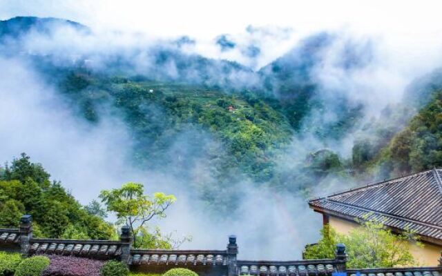 Yulongshan Dong Spring Resort