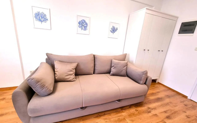 Umag apartment center seafront seaview old town 2